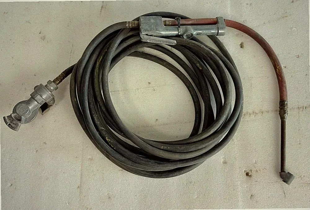Automotive Rubber Air Compressor Hose W/ Built In PSI Gauge (32ft)